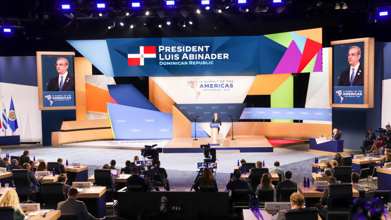 Presidente Abinader llega al país tras destacada participación en Cumbre de las Américas