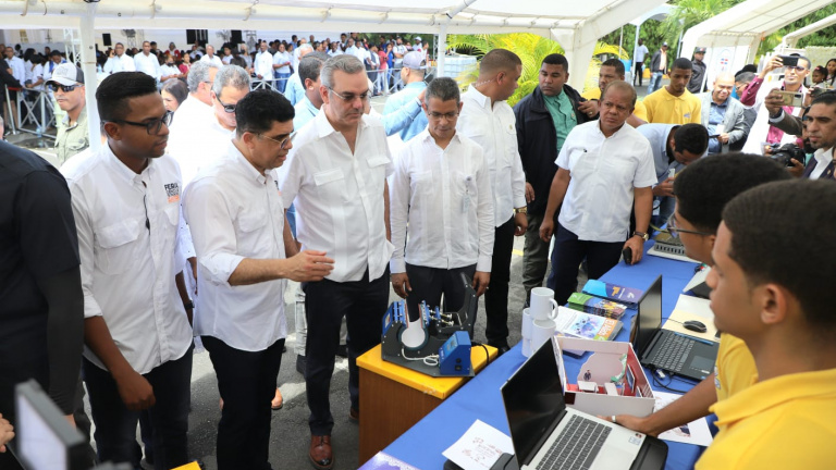 Presidente Abinader encabeza apertura de Feria Científica y Tecnológica de Cotuí