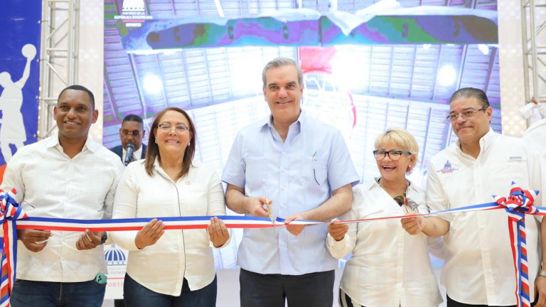 Presidente Luis Abinader entrega reconstrucción polideportivo Ramón Pasián