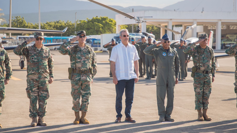 Presidente Abinader inaugura destacamento Comando Sur y tres destacamentos navales en Barahona 