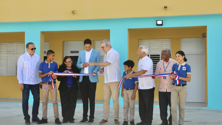 Presidente Abinader inaugura primera etapa de la Escuela Básica Mercedes Sepúlveda en el ensanche Luperón, para beneficiar a 800 alumnos