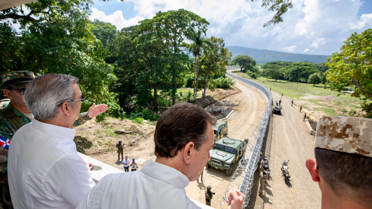 Presidente Abinader inaugura primer tramo de la verja perimetral inteligente en Elías Piña que comienza a cambiar la frontera