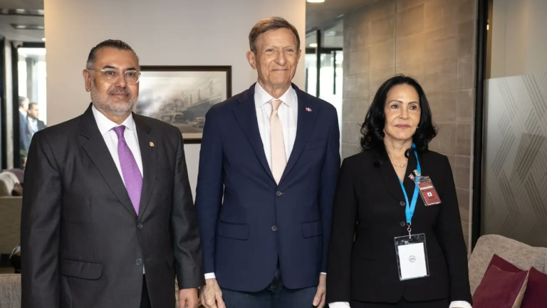 Ministro Roberto Álvarez participa en reunión de cancilleres para apoyar la democracia en Guatemala