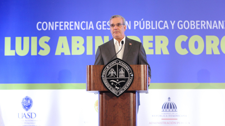 Presidente Abinader conferencia UASD