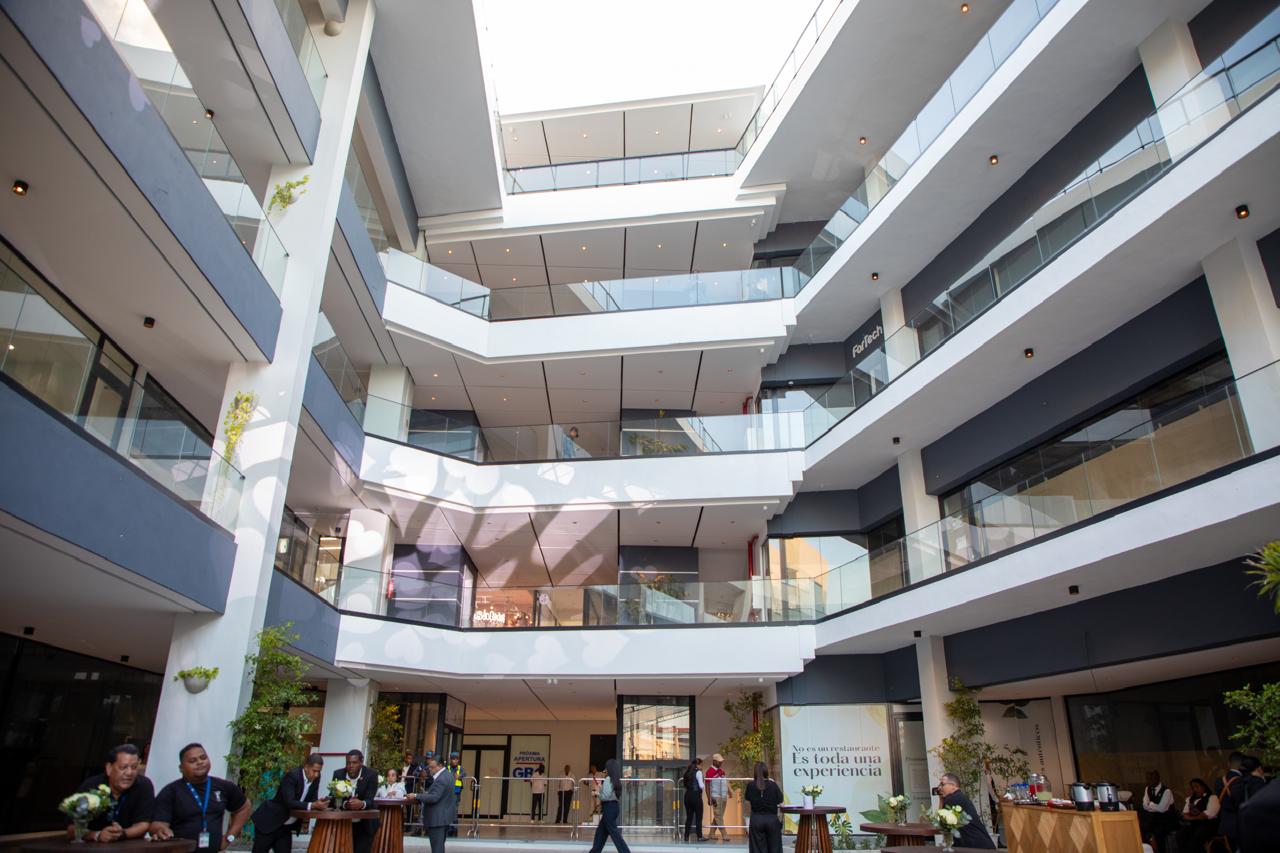 Estabilidad económica y seguridad jurídica impulsadas por el presidente Abinader favorecen la apertura de Porto Town Center by La Marquesa