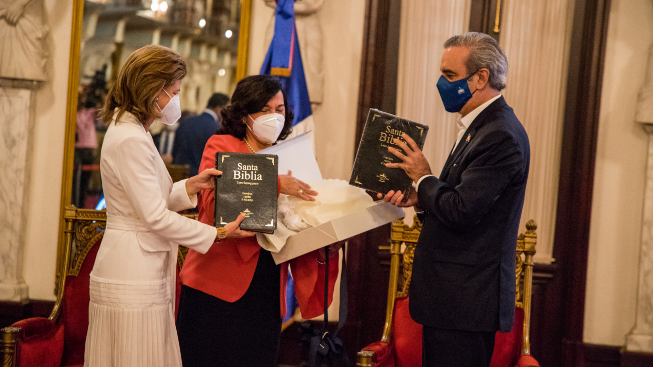 Luis Abinader en Día de la Biblia 