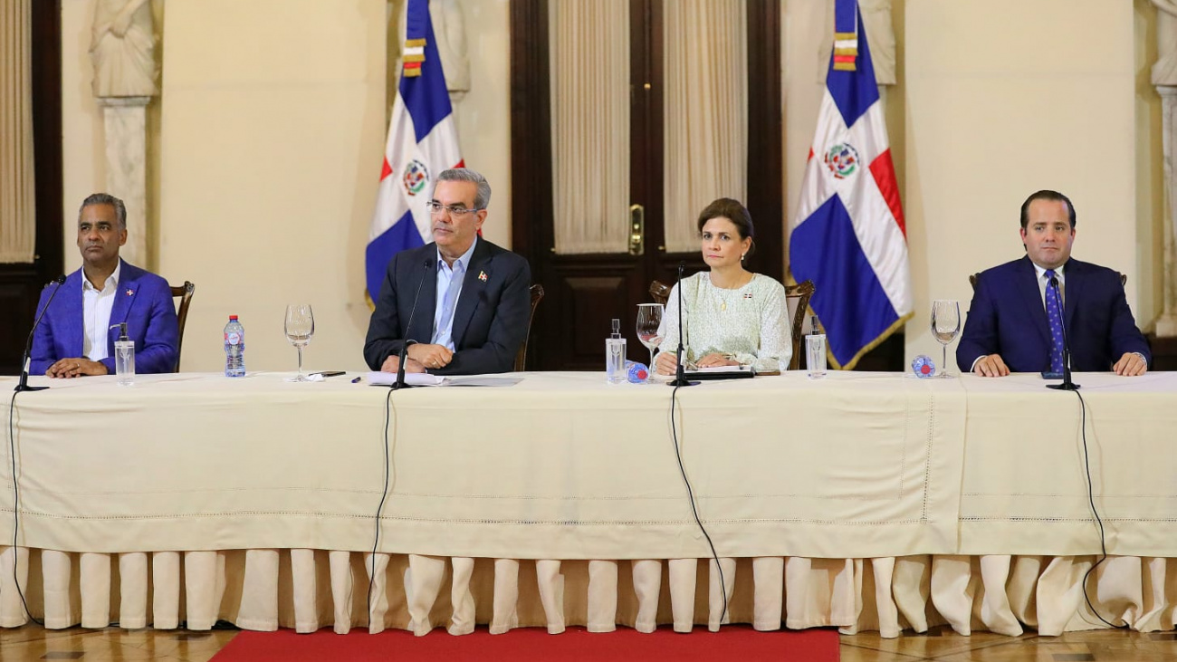 Presidente Abinader anuncia financiamiento de dos hospitales