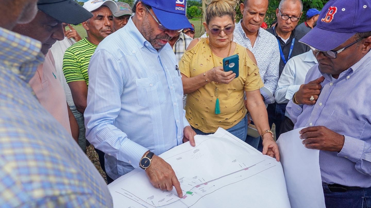 Olmedo Caba Romano suprvisa planos en Rancho Arriba