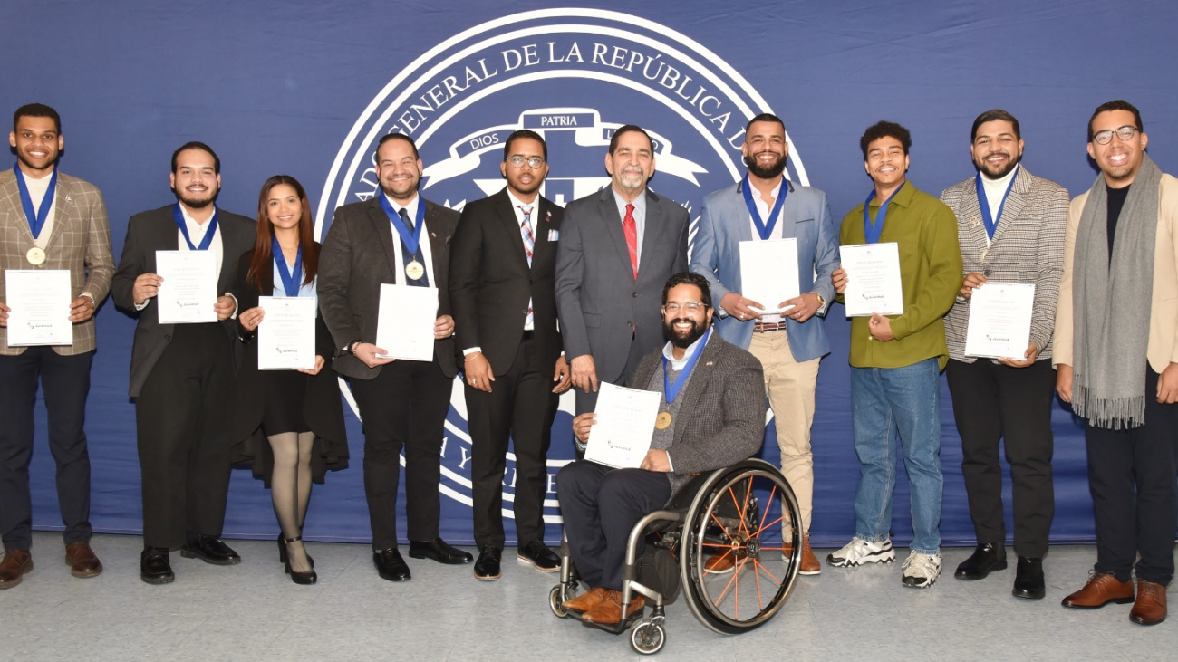 Reconocimiento a 14 jóvenes dominicanos en Nueva York