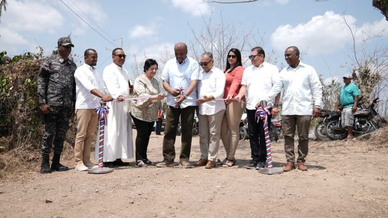 Energía y Minas inaugura servicio eléctrico para residentes en comunidad La Culebra, en el distrito municipal Vicentillo de la provincia El Seibo