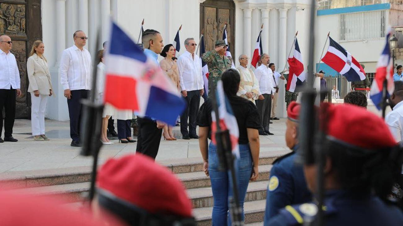 Presidente Abinader asiste a tedeum por 179 aniversario de la Batalla 30 de Marzo y encabeza desfile cívico-militar y policial