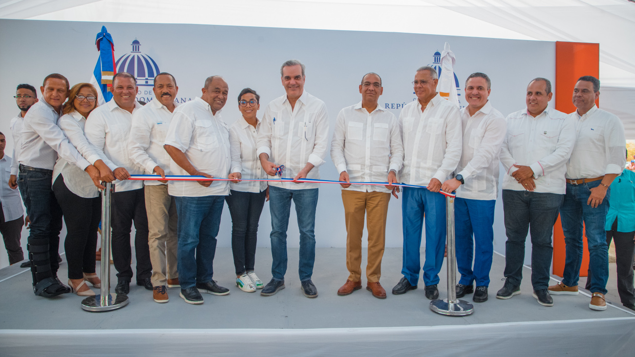 Presidente Abinader inaugura carretera Guayubín-Las Matas de Santa Cruz-Copey