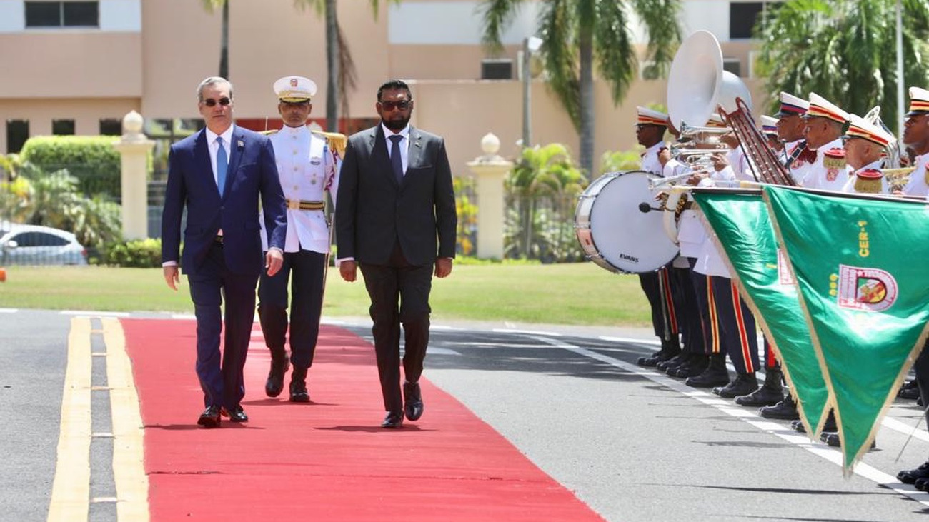 Presidente Abinader junto a su homólogo