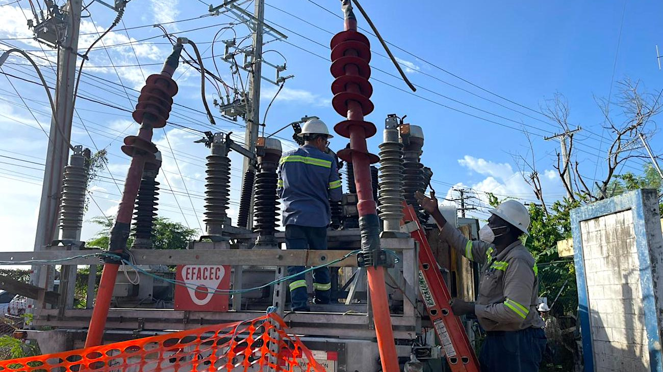 Edeeste restablece servicio eléctrico en varios de los circuitos afectados por incendio en SDN