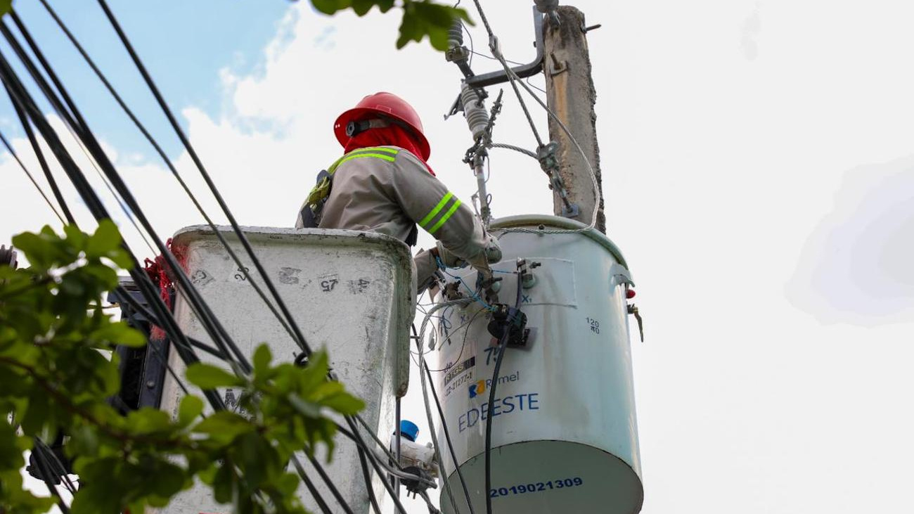 Edeeste inicia amplio operativo integral para mejorar servicio energético en SDN