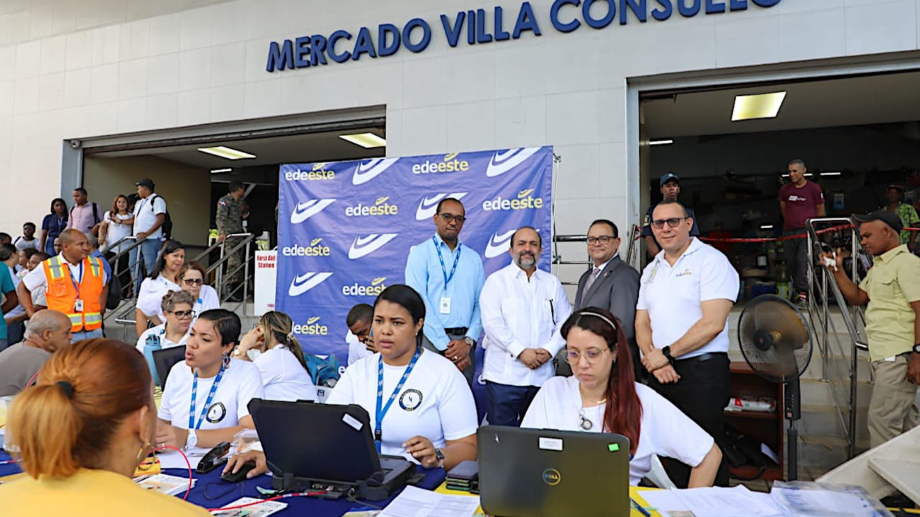 Edeeste realiza operativo para mejorar servicio eléctrico en Villa Consuelo