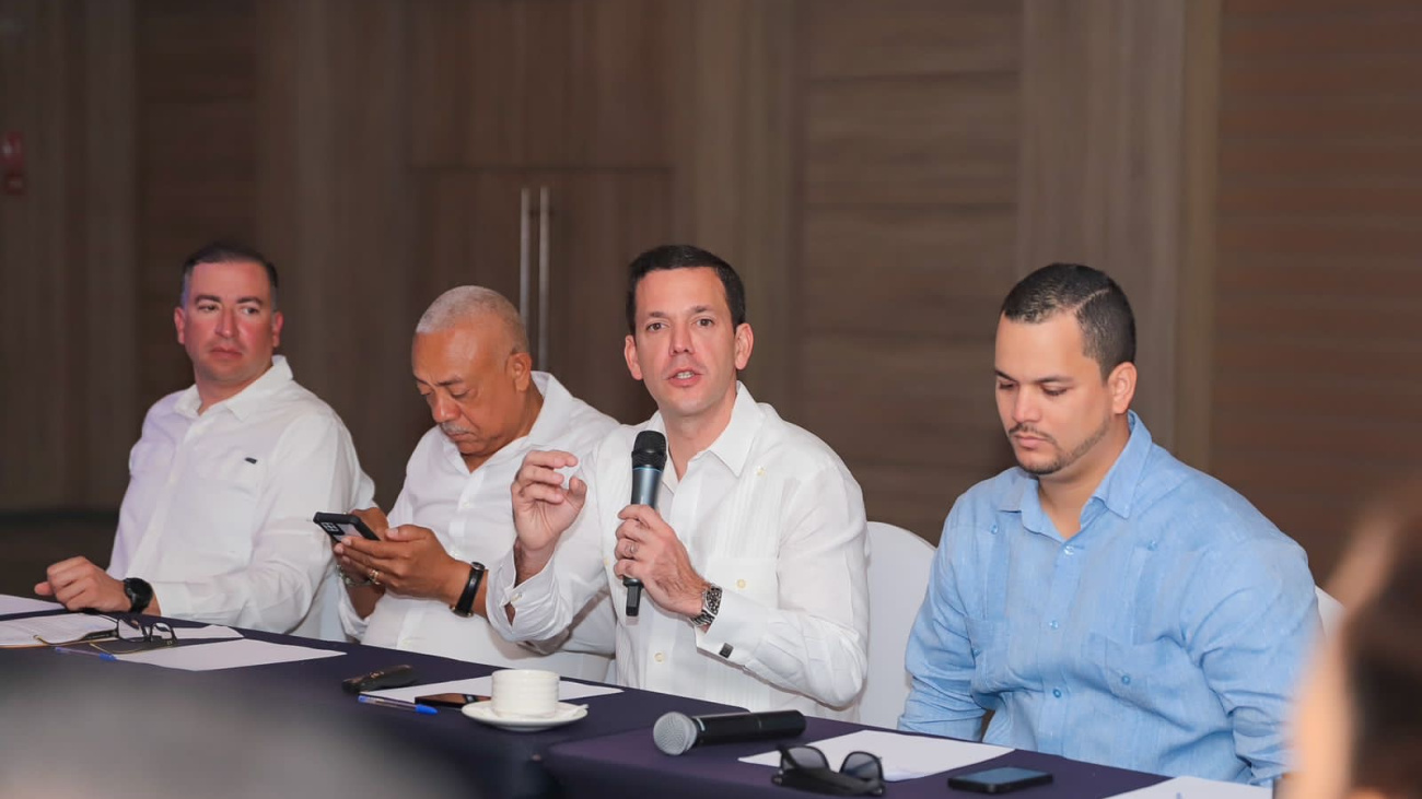 Director de INTRANT socializa con turoperadores sobre acciones del Gobierno para mejoras del servicio