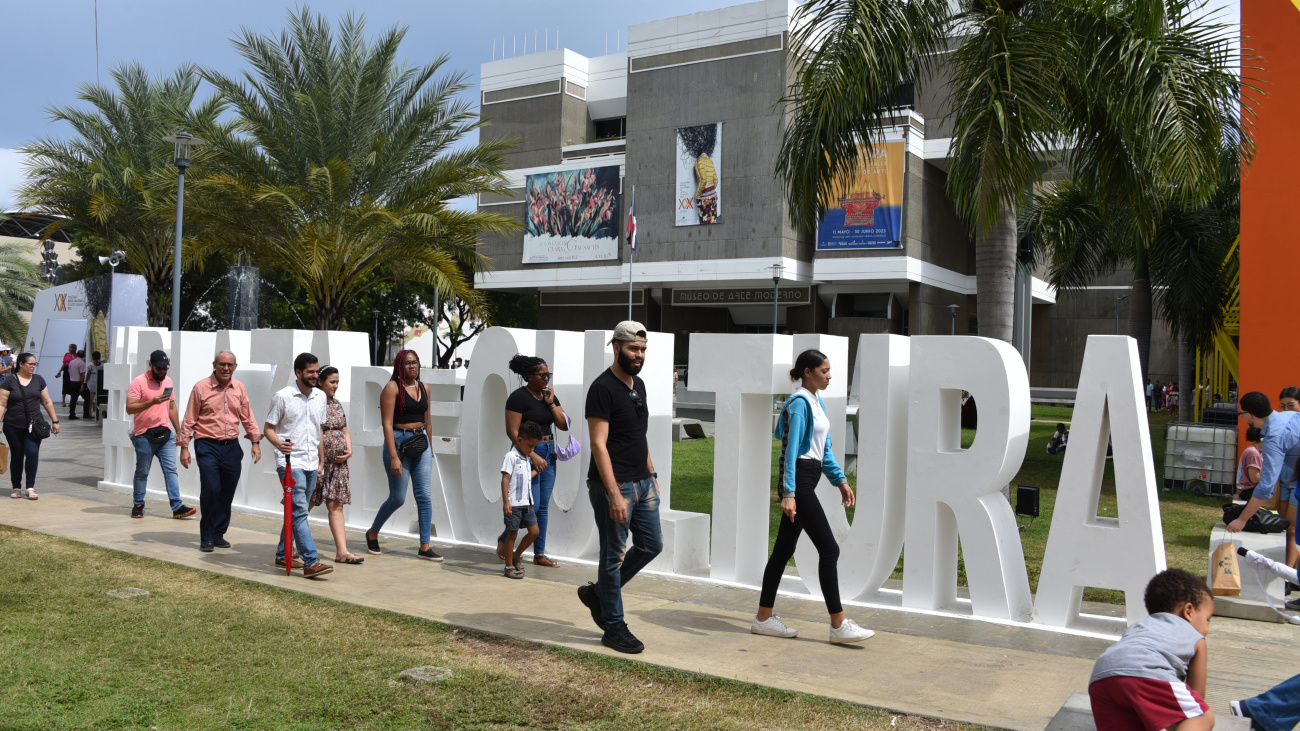 Las calles de la Plaza de la Cultura se llenan de música hoy, último día de la Feria del Libro