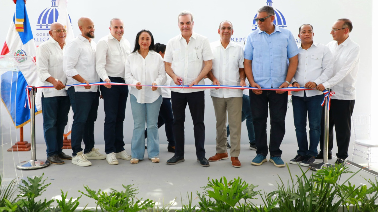 Presidente Abinader inaugura varias carreteras y hospitales en María Trinidad Sánchez y Espaillat