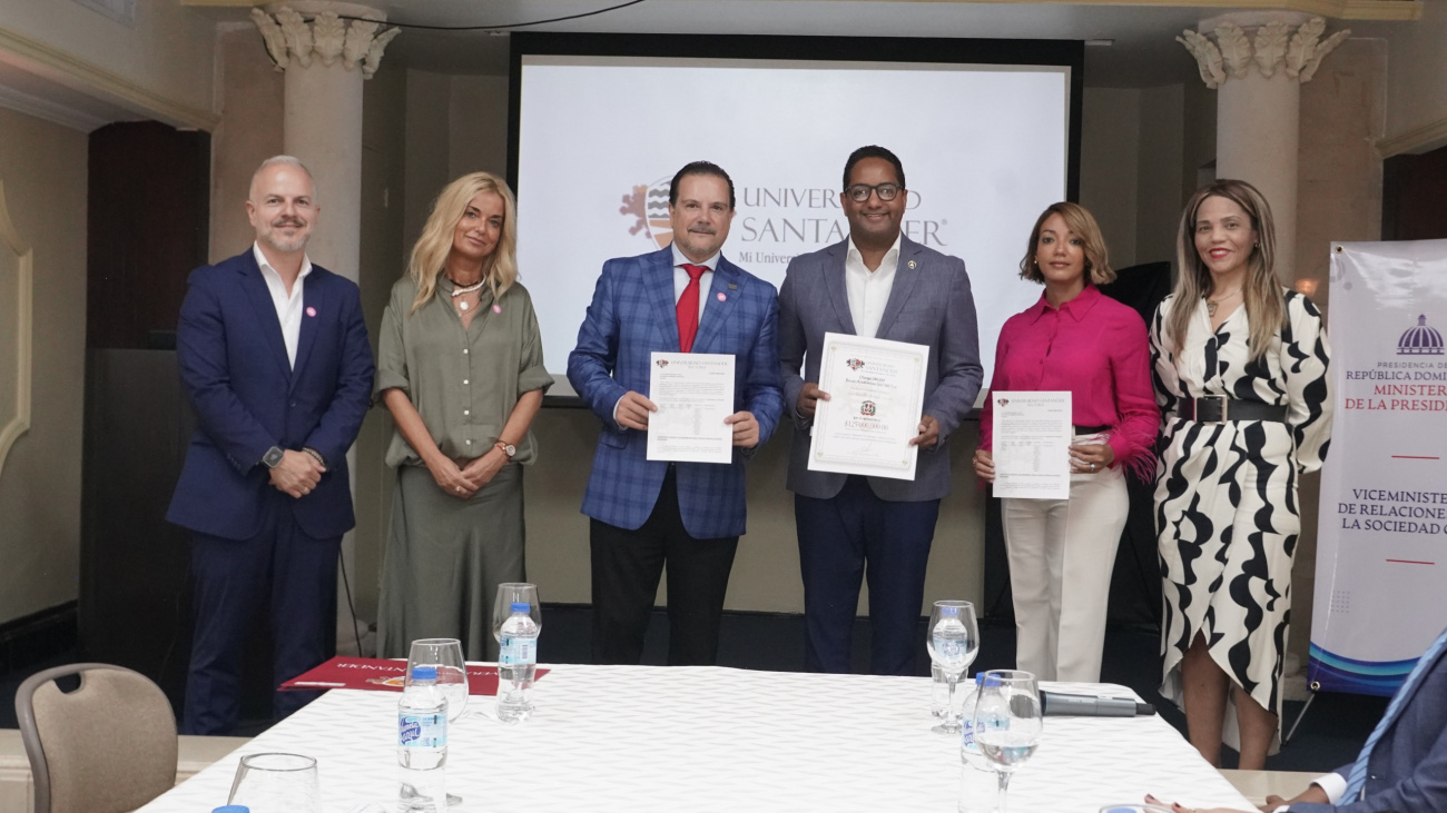 Universidad Santander de México donó 100,000 becas al Gobierno dominicano para diplomados en liderazgo
