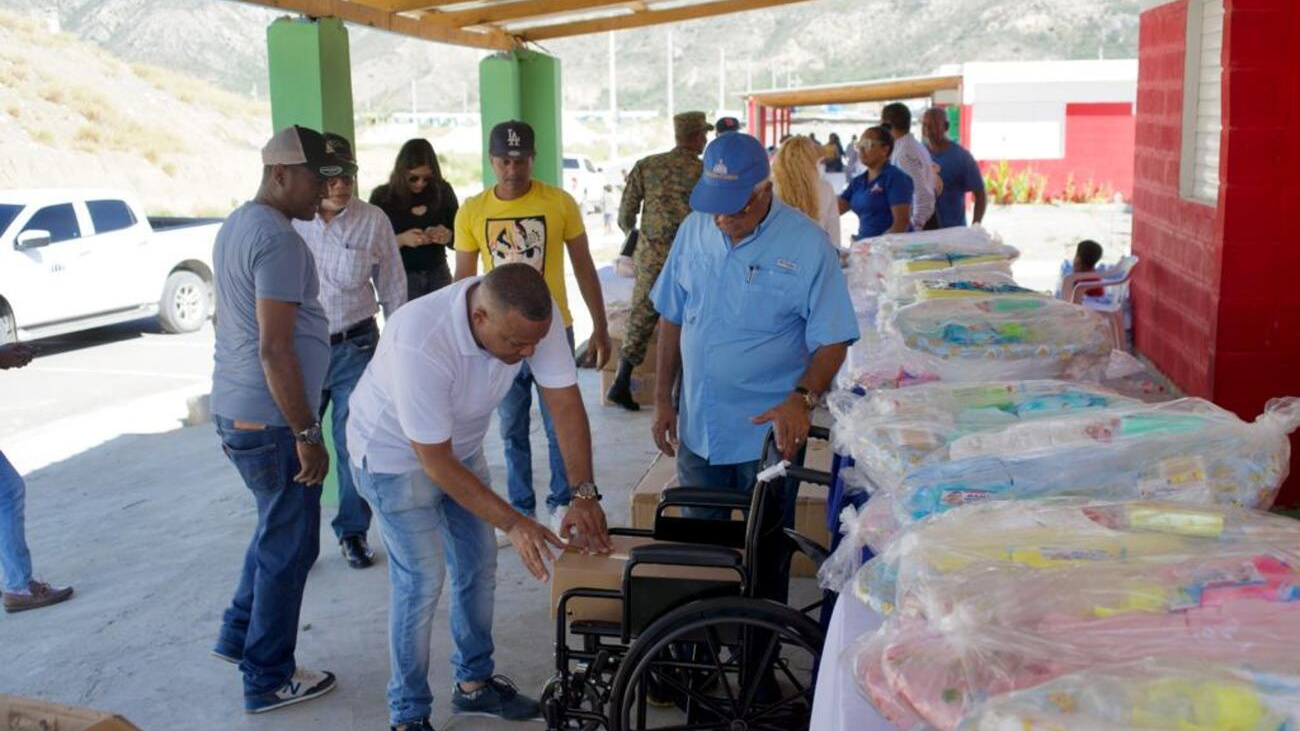 Gobierno realiza operativos sociales simultáneos en comunidad de Monte Grande