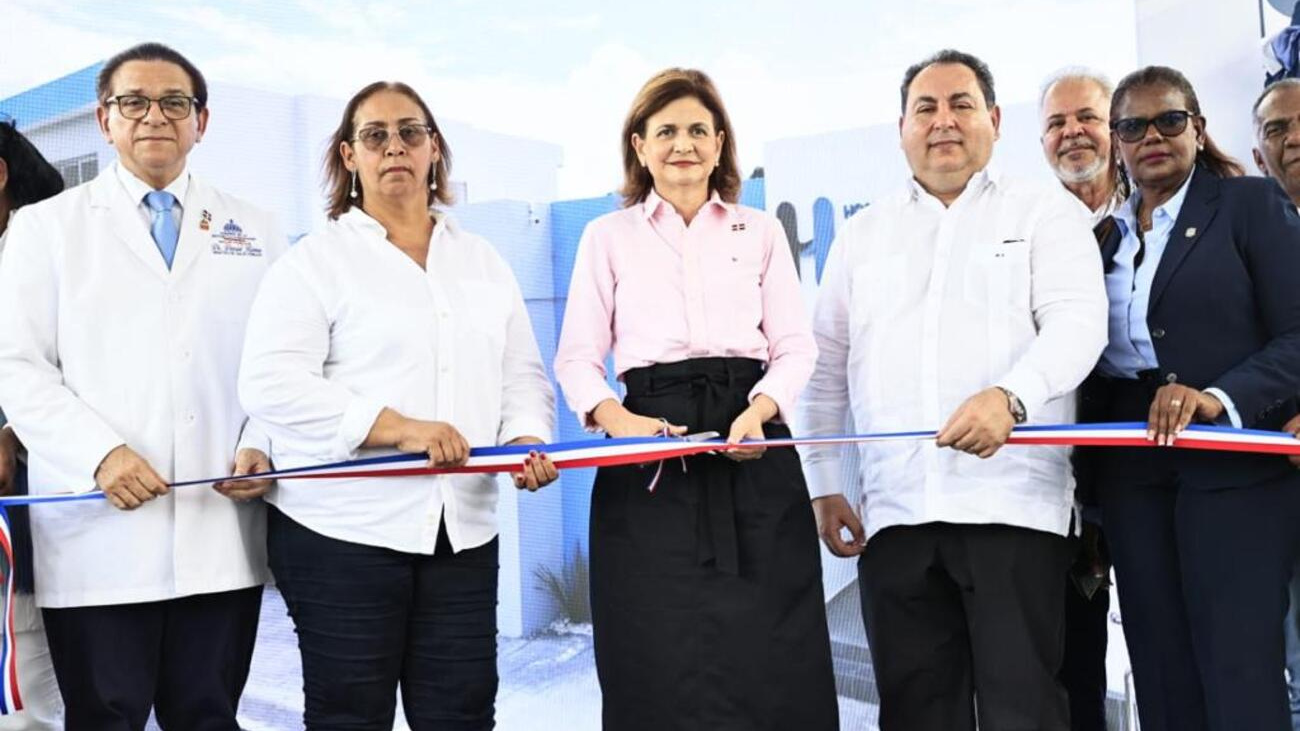 Vicepresidenta Raquel Peña entrega área de Emergencia y remozamiento general en tres hospitales de San Cristóbal