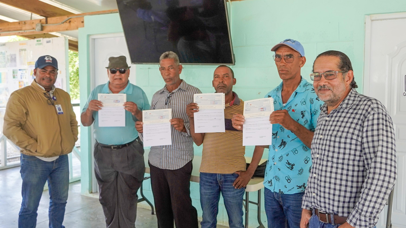 Indrhi continúa pagos por uso de suelo e indemnización a productores agrícolas en Monte Grande