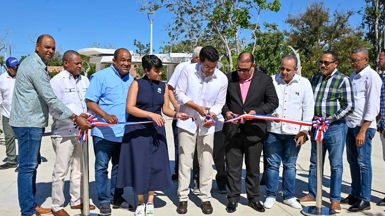 Ministerio de Turismo entrega renovado Parque Municipal Pepillo Salcedo a un costo superior a los RD 39 millones, en Montecristi