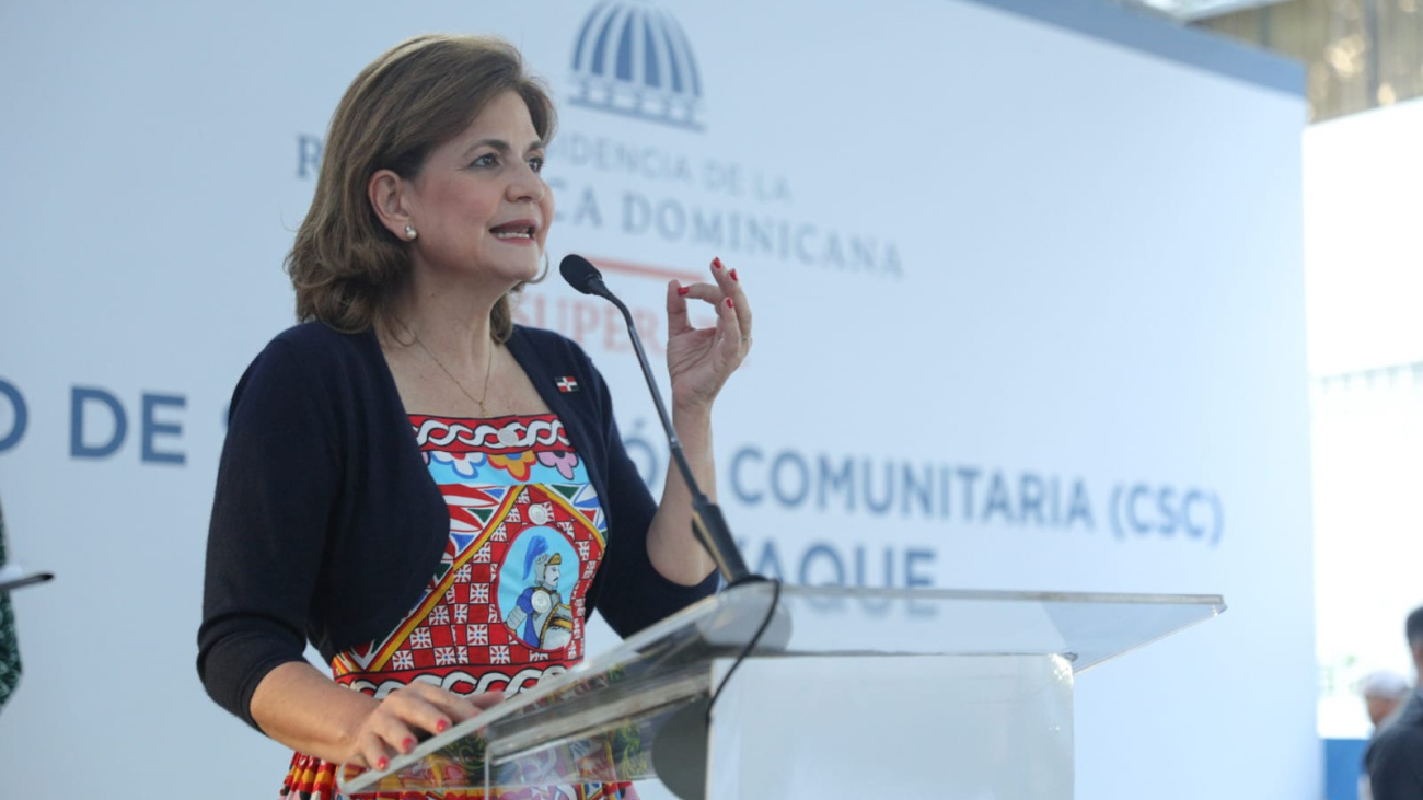 Vicepresidenta Raquel Peña inaugura Centro de Superación Comunitaria Escuela Yaque en Santiago
