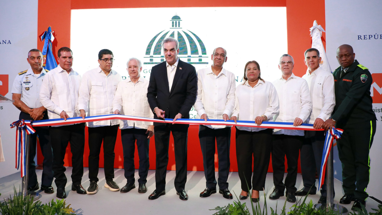 Presidente Abinader inaugura ampliación y modernización de la autopista de San Isidro