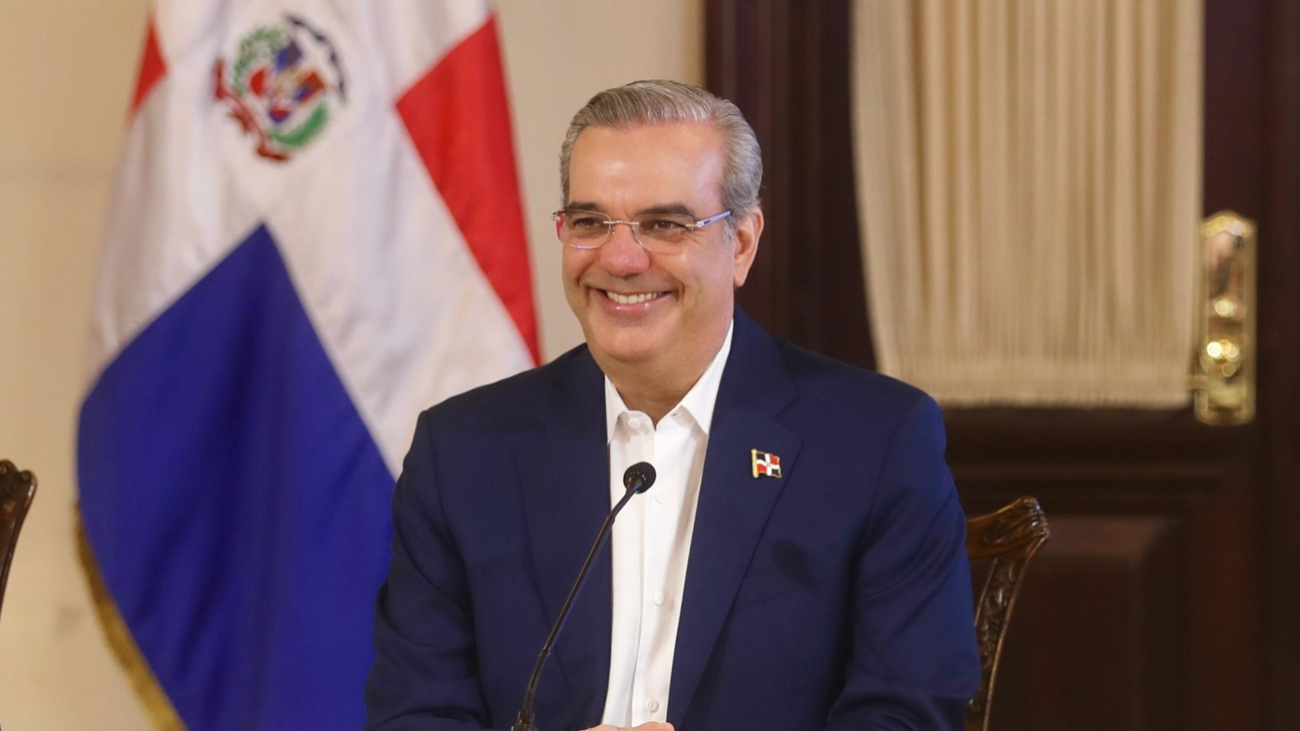 Presidente Abinader reunido en Palacio