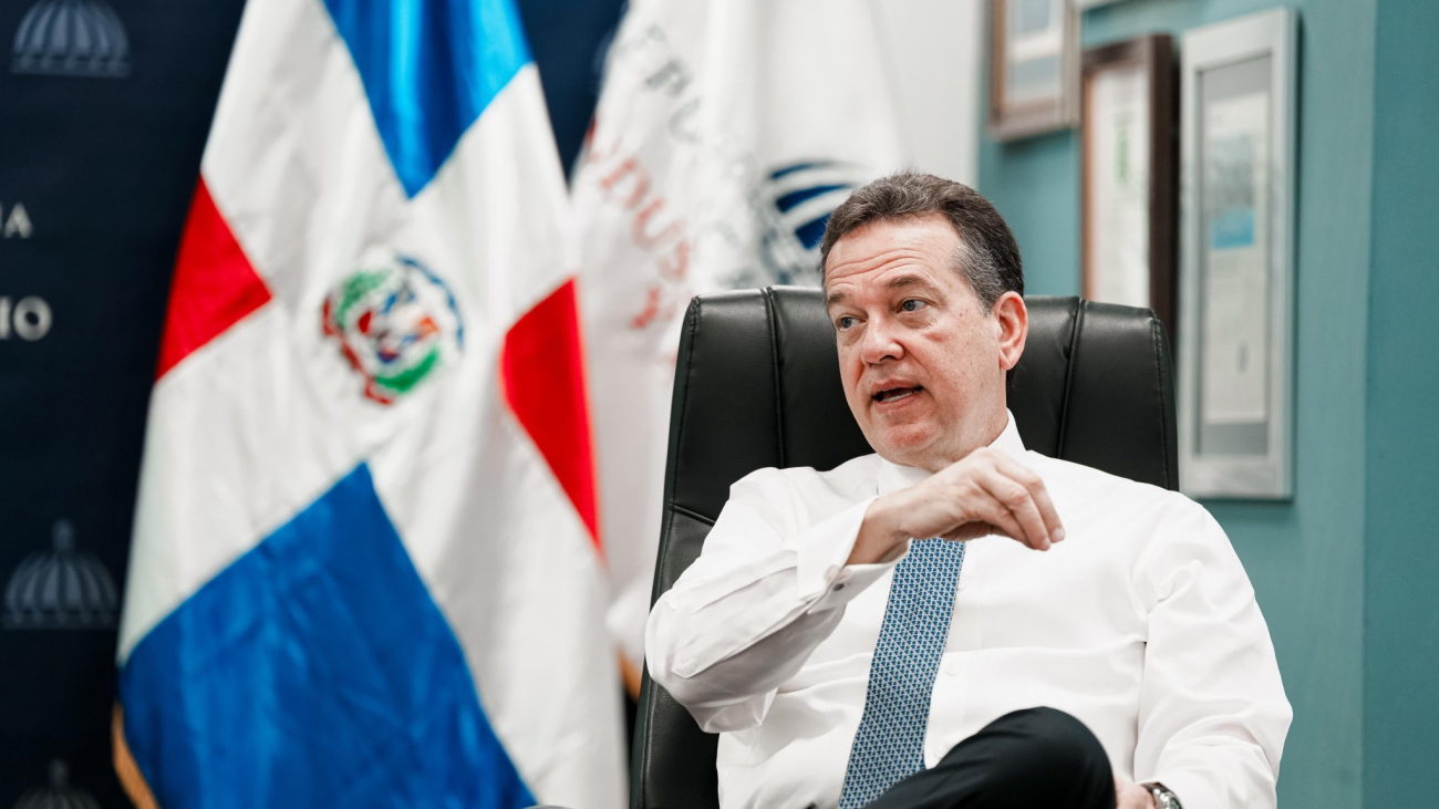 Ministro Víctor Bisonó 
