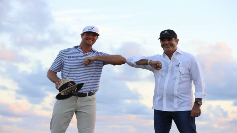 Luis Abinader con ganador del Corales Puntacana Resort and Club Championship