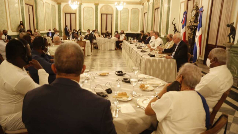 Luis Abinader y periodistas haitianos 