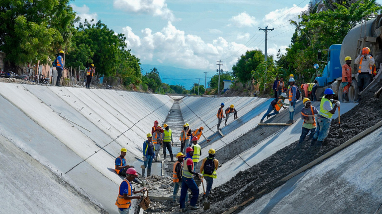 INDRHI promueve impulso de Azua con trabajos en sistemas de riego