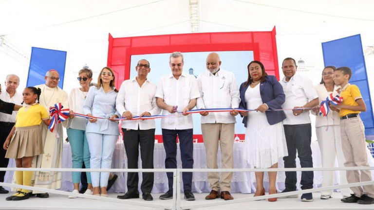 Presidente Abinader inaugura Centro Educativo Abraham Smith