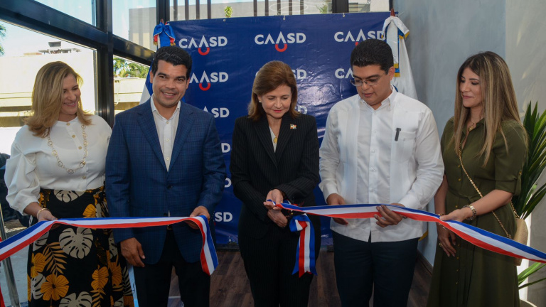 Vicepresidente en la inauguración nueva oficina de la CAASD