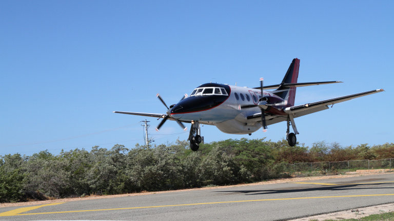 Primer vuelo comercial a Pedernales 