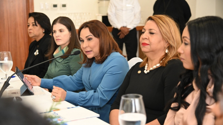 Ministra Mujer Mayra Jiménez