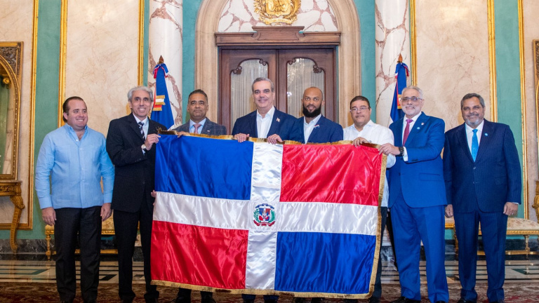 Presidente Abinader recibe a los campeones nacionales Tigres del Licey