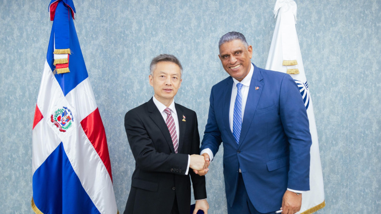 Embajador chino en República Dominicana, Chen Luning y Ministro de Interior y Policía, Jesús Vásquez