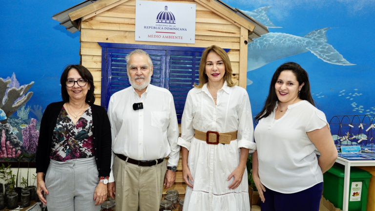 Ministro de Medio Ambiente, Miguel Ceara Hatton y Ministra de Cultura, Milagros Germán