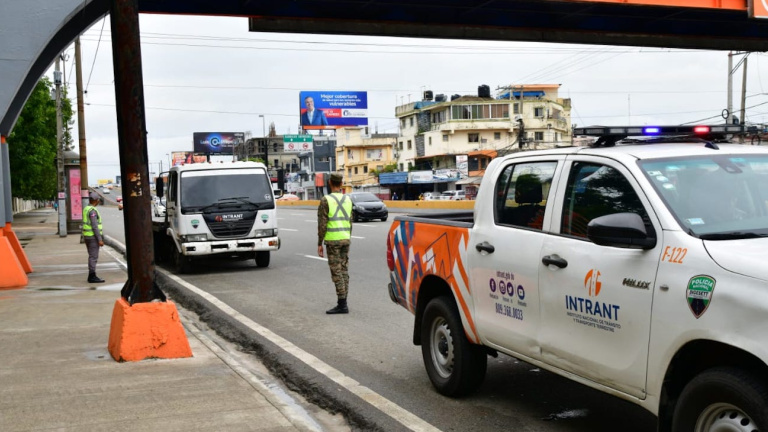 INTRANT dispone grúas de Parquéate Bien al servicio de la ciudadanía en 10 puntos de Santo Domingo