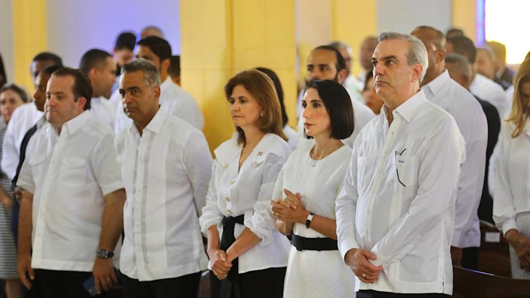 Presidente Abinader participa de eucaristía en memoria fallecidos por explosión en San Cristóbal