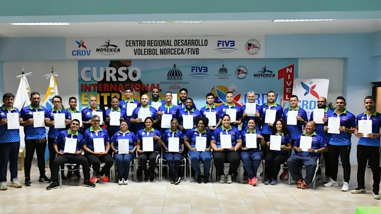 INEFI y NORCECA imparten curso de voleibol para profesores de educación física