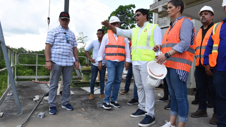 Director de la CAASD supervisa avances en trabajos de ampliación de Acueducto Barrera de Salinidad en SDE