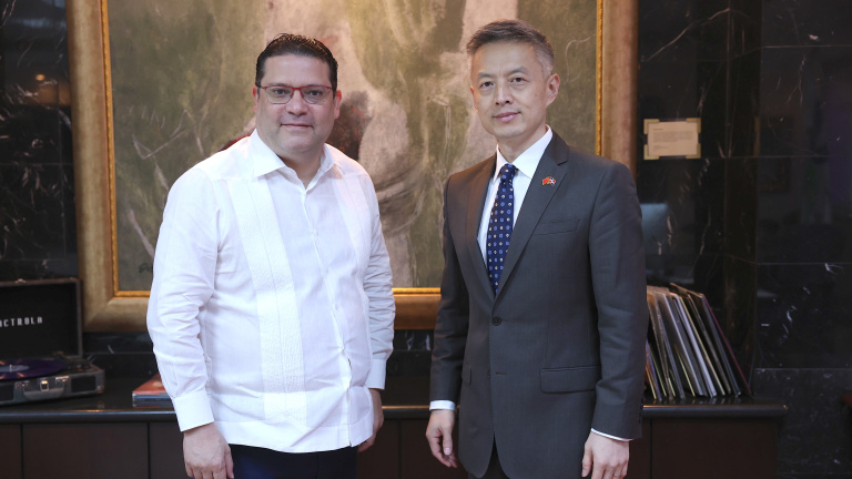 Director DGA recibe embajador de la República Popular China en el país; buscan fortalecer oportunidades comerciales