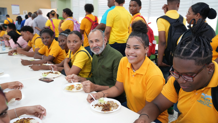 Estudiantes de PREPARA destacan ahorro que empiezan a tener tras recibir alimentación escolar los fines de semana