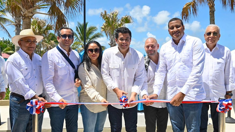 Ministro de Turismo inaugura sendero peatonal en Cabrera