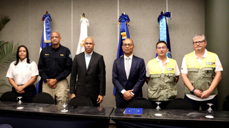 Bomberos de España capacitan a dominicanos en protocolos para combatir incendios forestales 